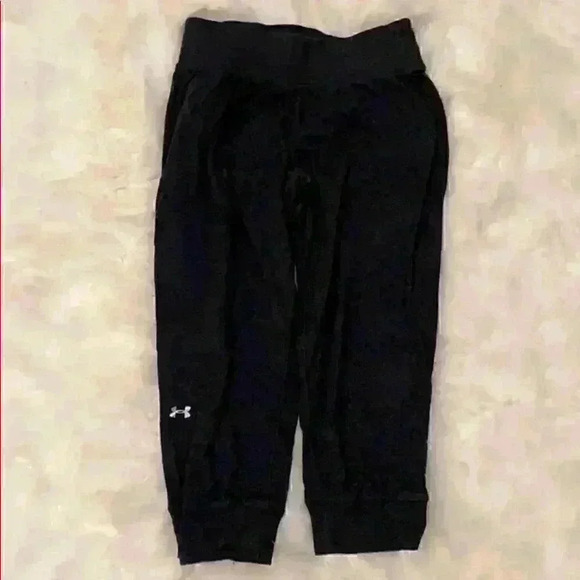 ✨🛍Under Armour Cropped Jogger - Good Condition - Picture 1 of 5